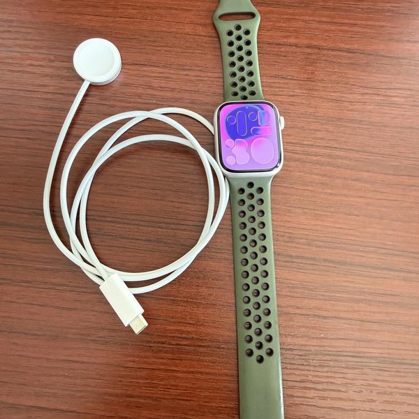 Apple Watch Series 8 45mm - Silver, A2771 - GPS, Aluminum