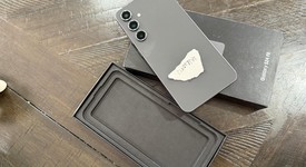 Good
													Samsung Galaxy S24 FE - Verizon, Graphite, 128 GB, SM-S721U, photo 3 of 5