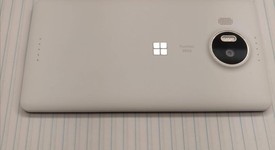 Good
													Microsoft Lumia 950 XL - Unlocked, White, 32 GB, photo 2 of 5