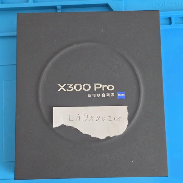 Vivo X300 Pro - Unlocked Non-US, 1 TB, Phantom Black, 16 GB