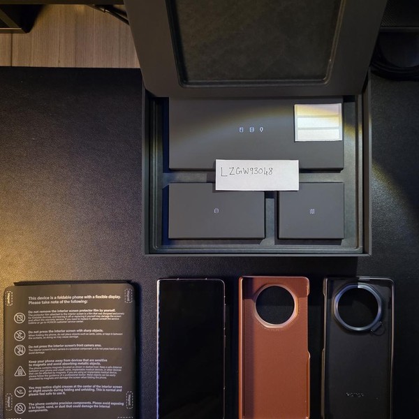 Honor Magic V3 - Unlocked Non-US, 512 GB, Brown, 12 GB