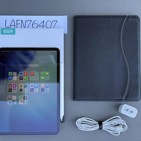 Apple iPad Pro 11 inch 4th Gen 2022 - Unlocked, 128 GB, Gray