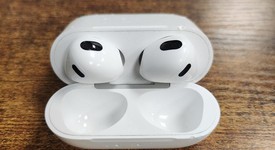 Used
													Apple AirPods 3rd Gen - MagSafe Case, photo 4 of 5