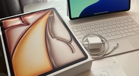 Mint
													Apple iPad Air 13" (M3) 2025 - Unlocked, Starlight, 256 GB, photo 3 of 7