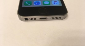 Good
													Apple iPhone SE 1st Gen 2016 - Unlocked, Grey, 32 GB, A1662, photo 4 of 6