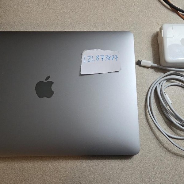 MacBook Pro 2020 - 13 inch - 512 GB, Gray, 8 GB, Apple M1