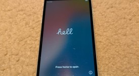 Fair
													Apple iPhone SE 2nd Gen 2020 - Unlocked, White, 128 GB, A2275, photo 3 of 10