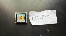 Mint
													Apple iPod Nano 6th Gen - Silver, 16 GB, photo 3 of 10