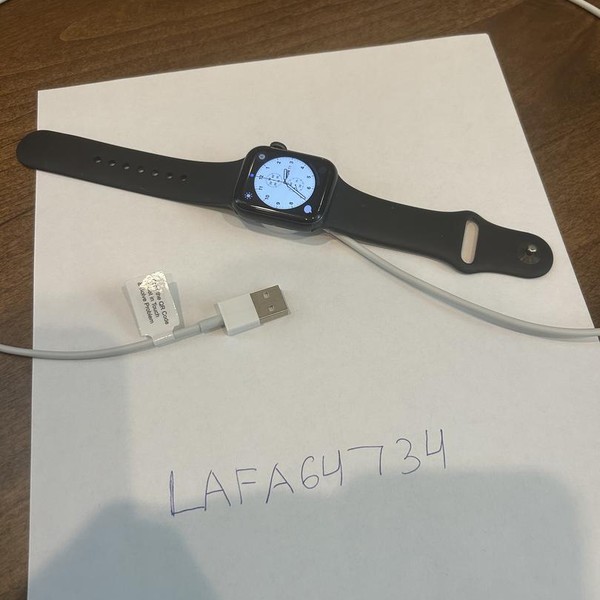 Apple Watch SE (1st Gen) 40mm - Gray, A2351 - GPS, Aluminum