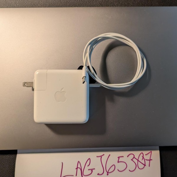 MacBook Pro 2019 - 13 inch - 256 GB, Gray, 8 GB, Intel Core i5