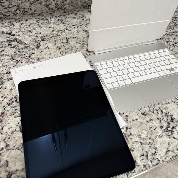 Apple iPad Pro 13 inch (M4) 2024 - Unlocked, 256 GB, Black, 8 GB, A2926, Standard Glass