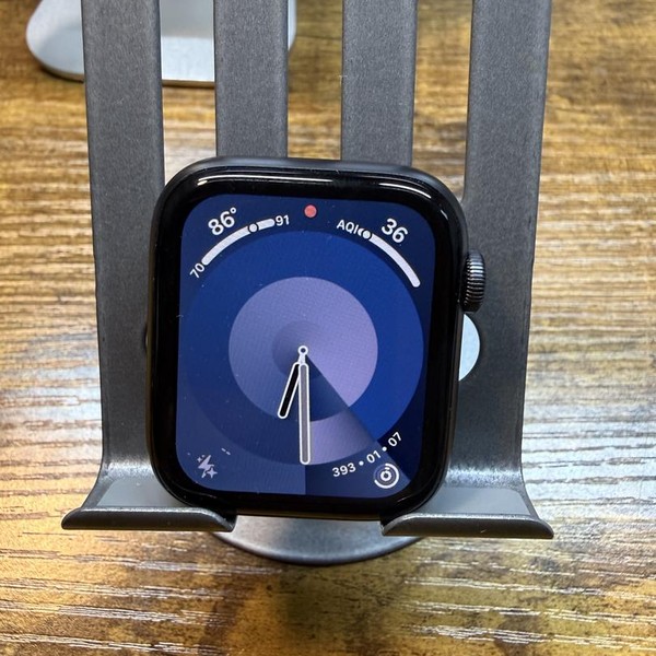 Apple Watch SE 1st Gen 44mm - Unlocked, Gray, A2354 - Cellular, Aluminum