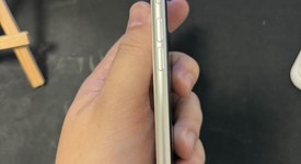 Good
													Apple iPhone SE 2nd Gen 2020 - Unlocked, White, 128 GB, A2275, photo 5 of 6