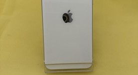Good
													Apple iPhone SE 2nd Gen 2020 - Unlocked, White, 64 GB, A2275, photo 2 of 6