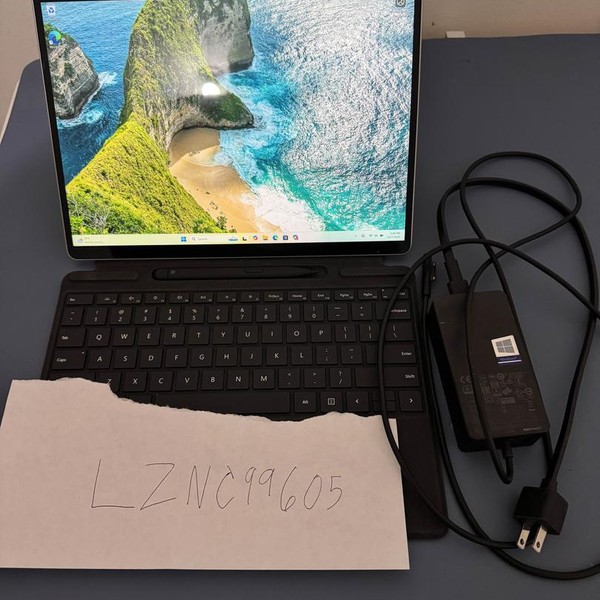 Microsoft Surface Pro 9 - Wi-Fi, 1 TB, Platinum, 32 GB, Intel Core i7, Wi-Fi