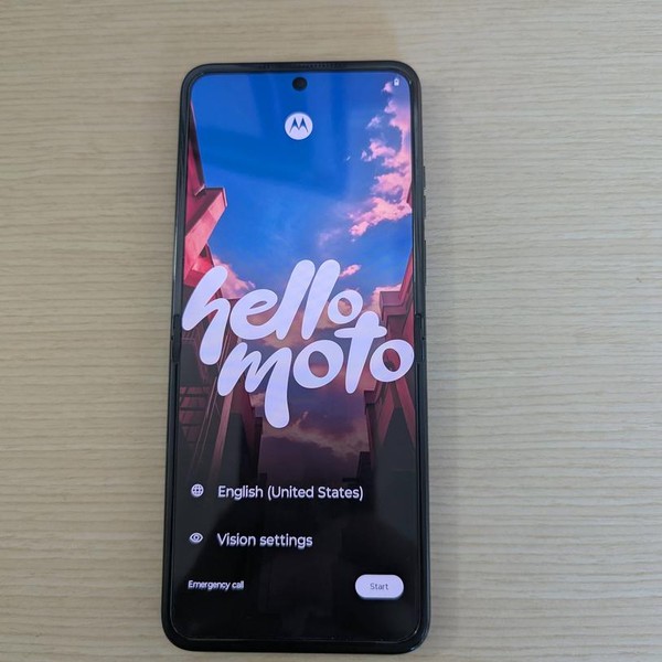 Motorola Razr (2024) - Unlocked, 256 GB, Space Gray, 8 GB