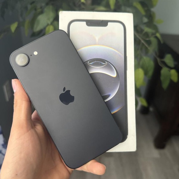 Apple iPhone 16e - Boost, 128 GB, Black, A3212