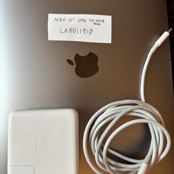 MacBook Pro 2016 (No Touch Bar) - 13 inch - 256 GB, Gray, 16 GB