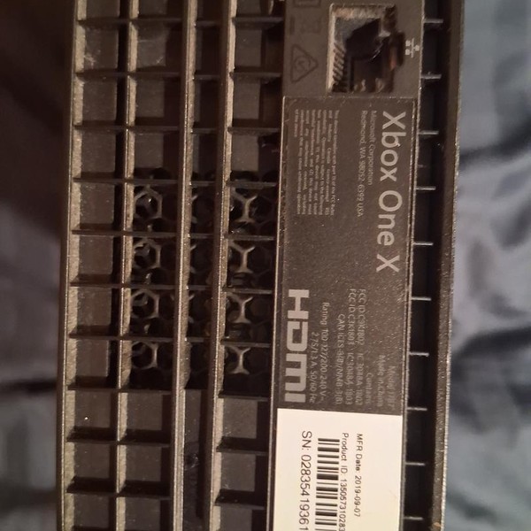 Xbox One X (2017) - Black, Standard