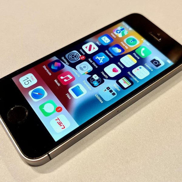 Apple iPhone SE 1st Gen 2016 - Unlocked, 128 GB, Grey, A1662