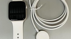 Good
													Apple Watch Series 4 40mm - Verizon, Silver, A1975 - Cellular, Aluminum, photo 2 of 4