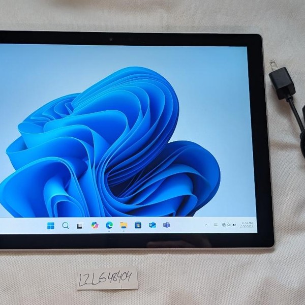 Microsoft Surface Pro 7 Plus - 256 GB, Platinum, 8 GB, Intel Core i5, Wi-Fi