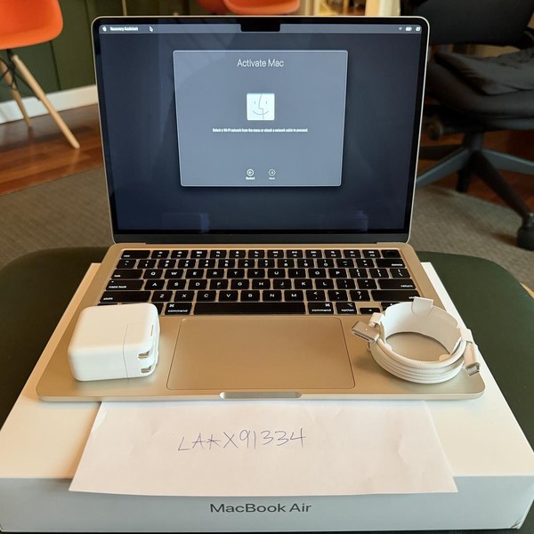 MacBook Air 2025 (M4) - 13 inch - 256 GB, Starlight, 16 GB, Apple M4