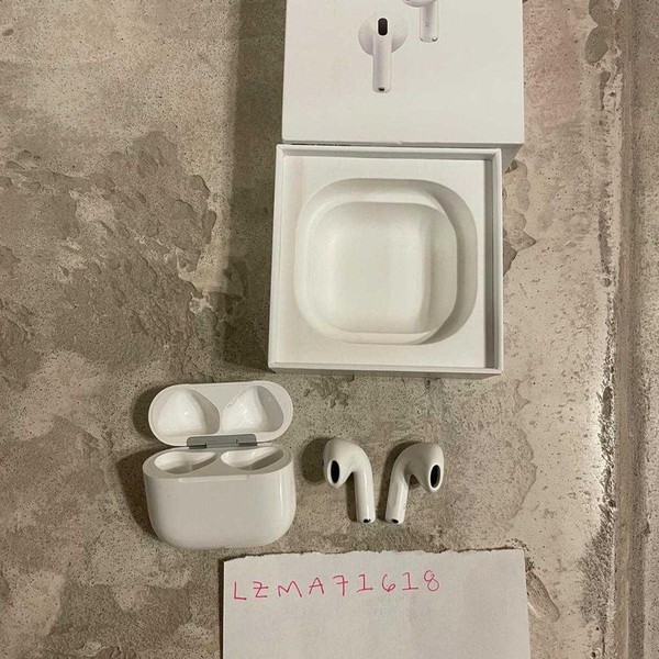 Apple AirPods 4th Gen - Active Noise Cancellation