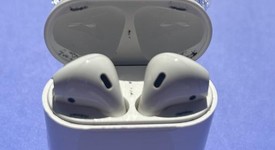 Used
													Apple AirPods 2nd Gen - Lightning Case, photo 3 of 7
