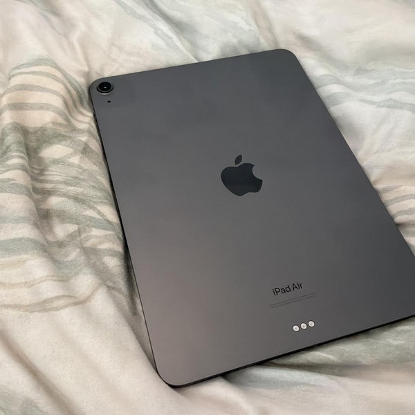 Apple iPad Air 5th Gen - Wi-Fi, 256 GB, Gray, A2588