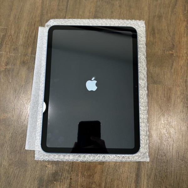 Apple iPad Air (5th Gen) - AT&T, 64 GB, Gray, A2589
