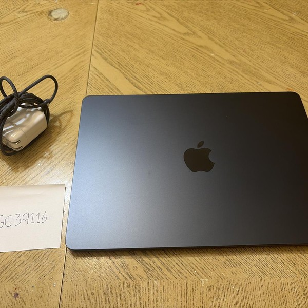 MacBook Air 2022 (M2) - 13 inch - 256 GB, Midnight, 8 GB, Apple M2
