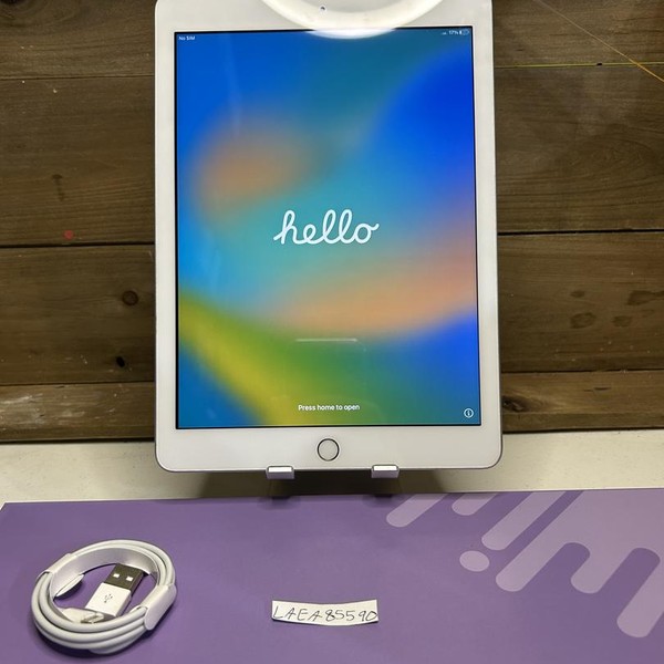 Apple iPad (5th Gen) - Unlocked, 32 GB, Silver, A1823