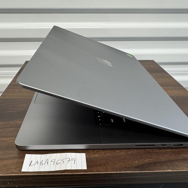 MacBook Pro 2021 - 16 inch - Apple M1 Max, Gray, 1 TB, 32 GB