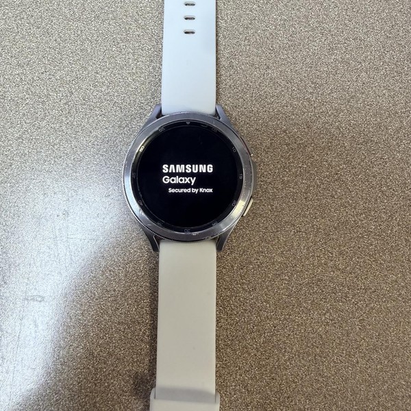 Samsung Galaxy Watch4 Classic - Wi-Fi, Silver, 46mm