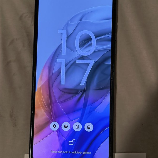 Motorola Razr (2024) - Unlocked, 256 GB, Gray, 8 GB