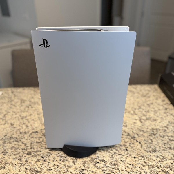 PlayStation 5 Standard Edition (2020) - 825 GB, White, Standard Edition