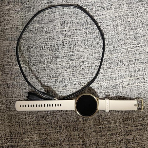 Garmin Venu 4 - Lunar Gold, 41 MM