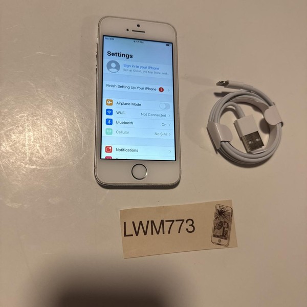Apple iPhone SE 1st Gen 2016 - Unlocked, 32 GB, Silver, A1662