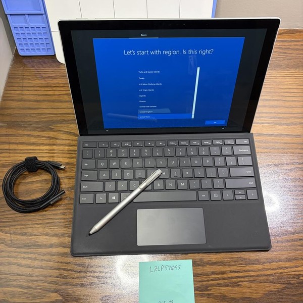 Microsoft Surface Pro 5 (2017) - Wi-Fi, 128 GB, Silver, 4 GB