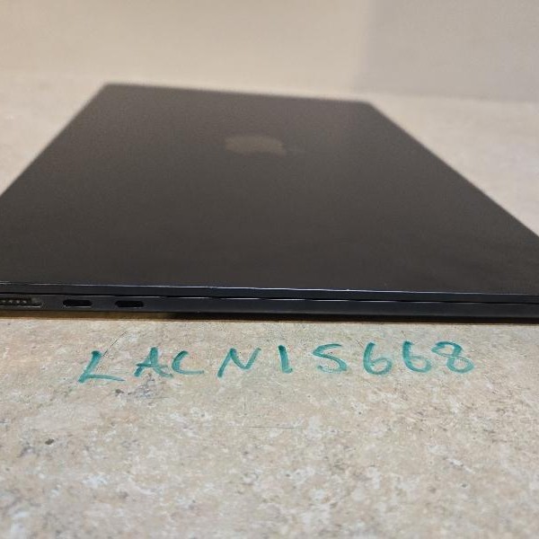 MacBook Air 2022 (M2) - 13 inch - 256 GB, Midnight, 8 GB, Apple M2