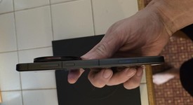 Mint
													Vivo X200 Ultra - Unlocked Non-US, Red, 256 GB, 12 GB, photo 5 of 7