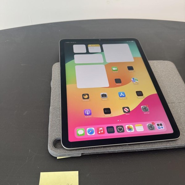 Apple iPad Air 5th Gen - Wi-Fi, 64 GB, Gray, A2588