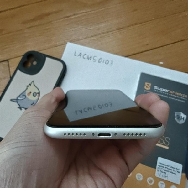 Apple iPhone 11 - Unlocked Non-US, 64 GB, White, A2221