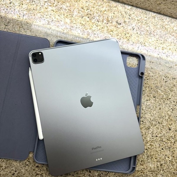 Apple iPad Pro 12.9 inch 6th Gen 2022 - Wi-Fi, 128 GB, Gray