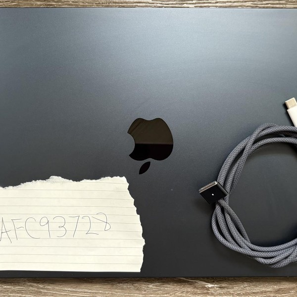 MacBook Air 2022 (M2) - 13 inch - 256 GB, Midnight, 8 GB, Apple M2