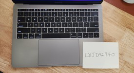 Good
													MacBook Pro 2017 (No Touch Bar) - 13" - I5, Gray, 256 GB, 8 GB, photo 4 of 6