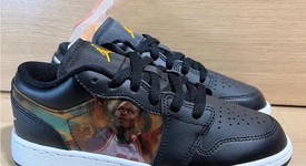 New
													Jordan 1 Low Hologram (GS) - 3.5, photo 3 of 8