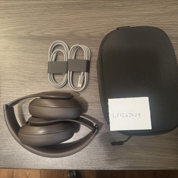 Beats Studio Pro - Brown