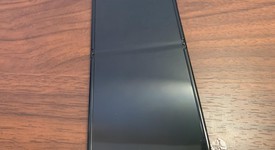 Good
													Samsung Galaxy Z Flip3 5G - Unlocked, Black, 256 GB, 8 GB, SM-F711U1, photo 2 of 3